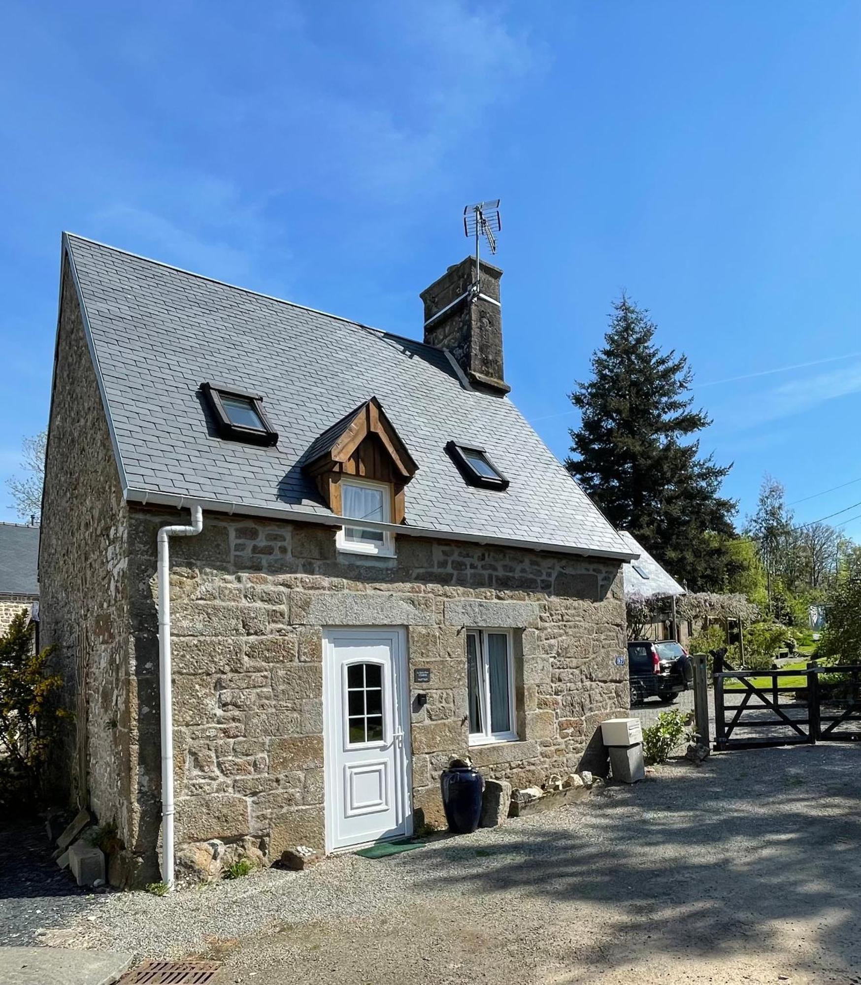 Le Petit Fleur - The Little Flower, Cosy Cottage Saint-Michel-de-Montjoie Экстерьер фото